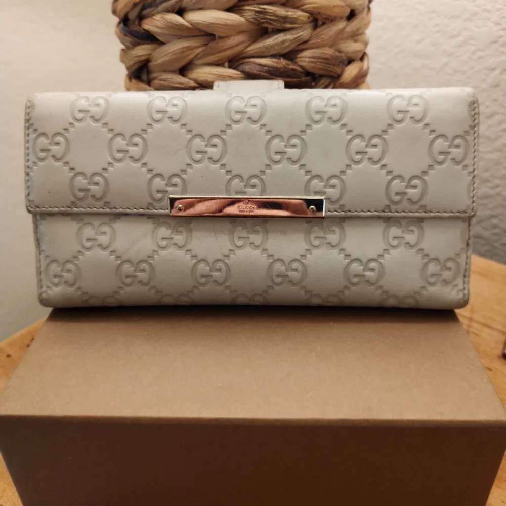 Gucci White Embossed GG Leather Wallet with Gold Hardware